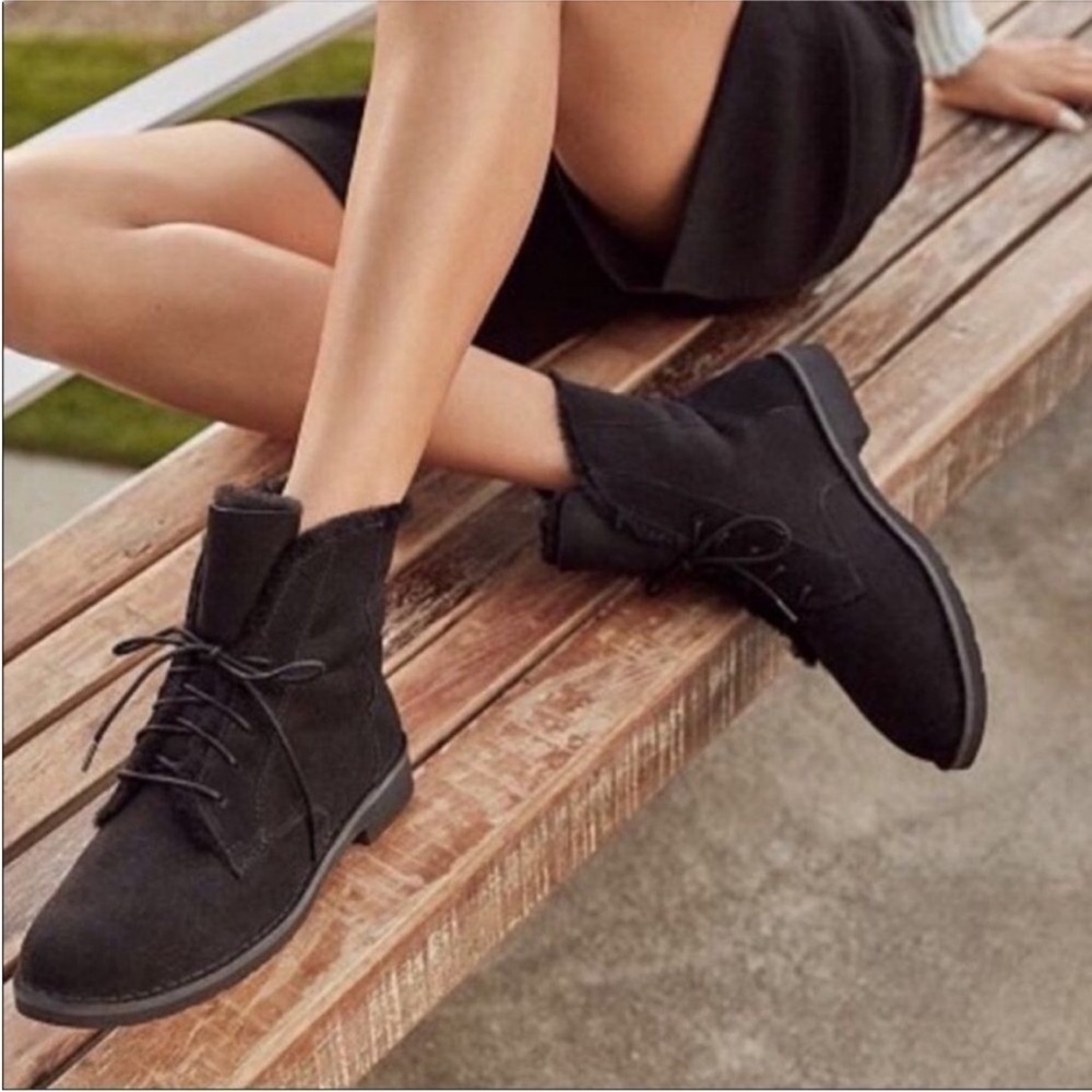 UGG Quincy Lace Up Shearling Boot Black Women's 8